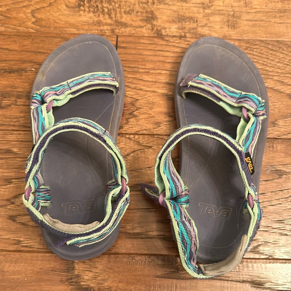 Purple tevas
